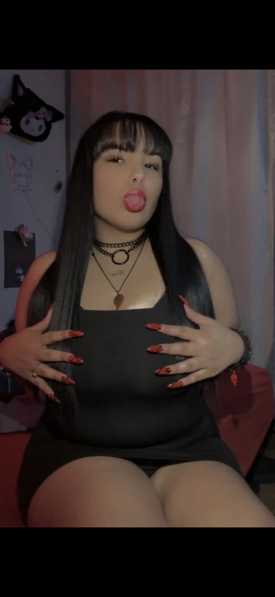 ThicRivera's tweet photo. Bit late but happy new years yall💋💋🌹 https://t.co/11gL7BHlRg