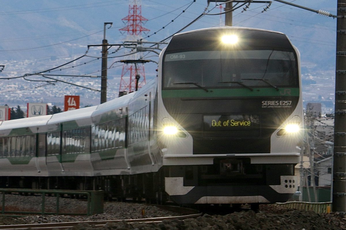 E257系OM93編成［宮オオ］
特急あずさ86号　送り込み回送

今日も緑あずさ、ぶれぶれ幕負け。