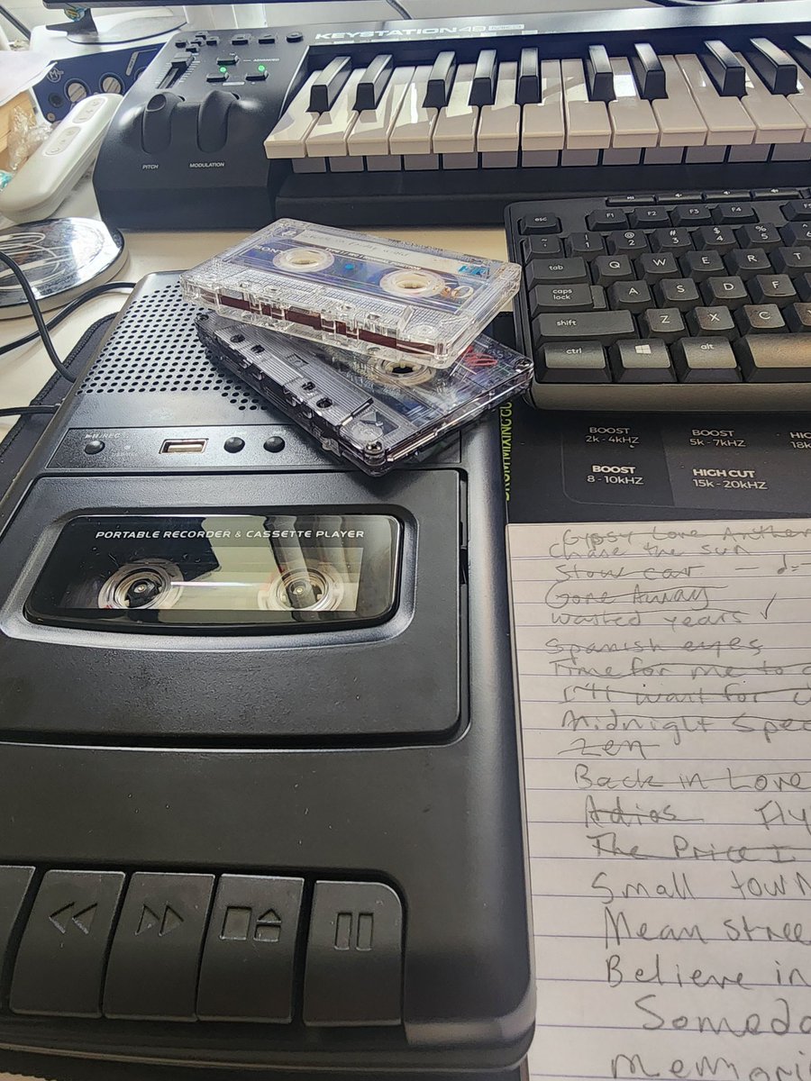 WordmanMusic's tweet photo. Today's workbench

#songwriting https://t.co/SqnRxQsBDM