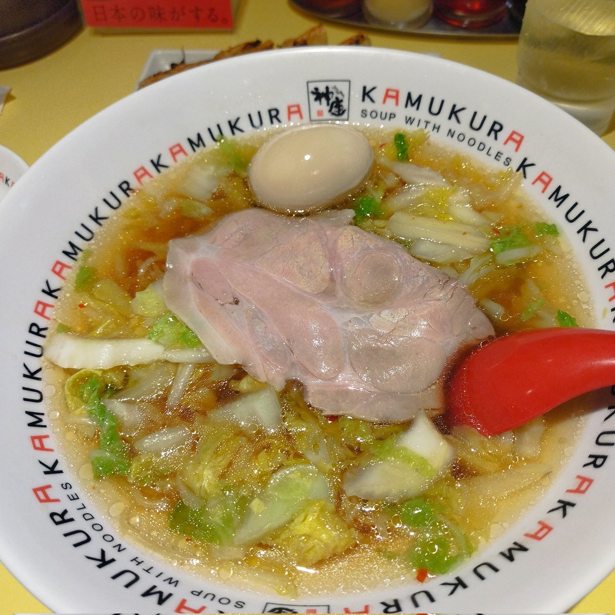 新年初の外食は、大好きな神座のラーメン。
＼(^o^)／
家の近所に無くて、約一年ぶりですよ。
