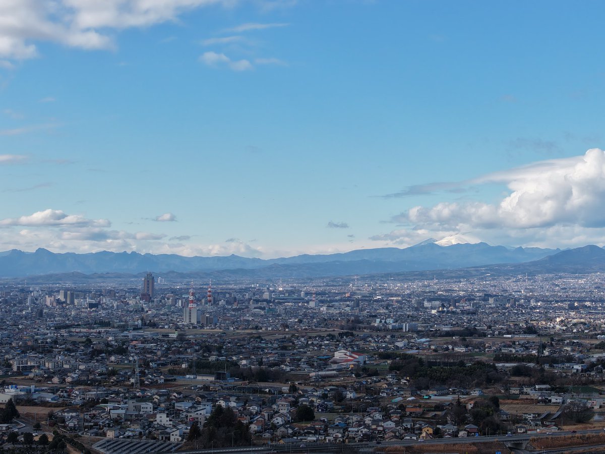anan52509486's tweet image. 県庁と浅間山 ⛰️✨💕