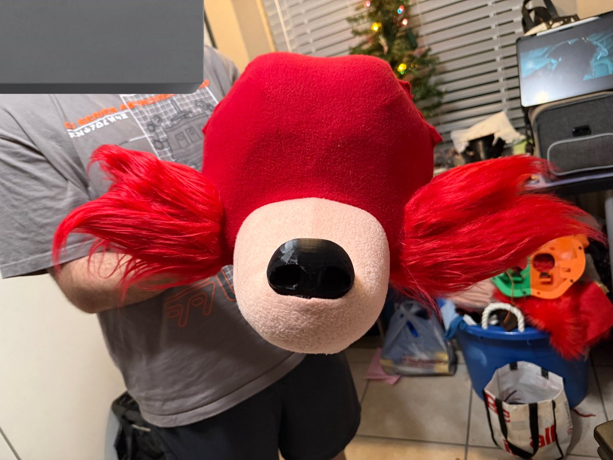 gonebattyy's tweet photo. New fur and fabric sewn up. Not glued, styled, or weathered yet!

#foxy #fnaf https://t.co/7hEdA3zVjo