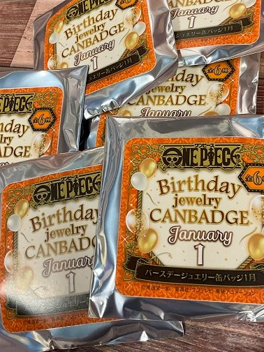 おすすめ商品】麦わらストア限定 バースデージュエリー缶バッジ 1月