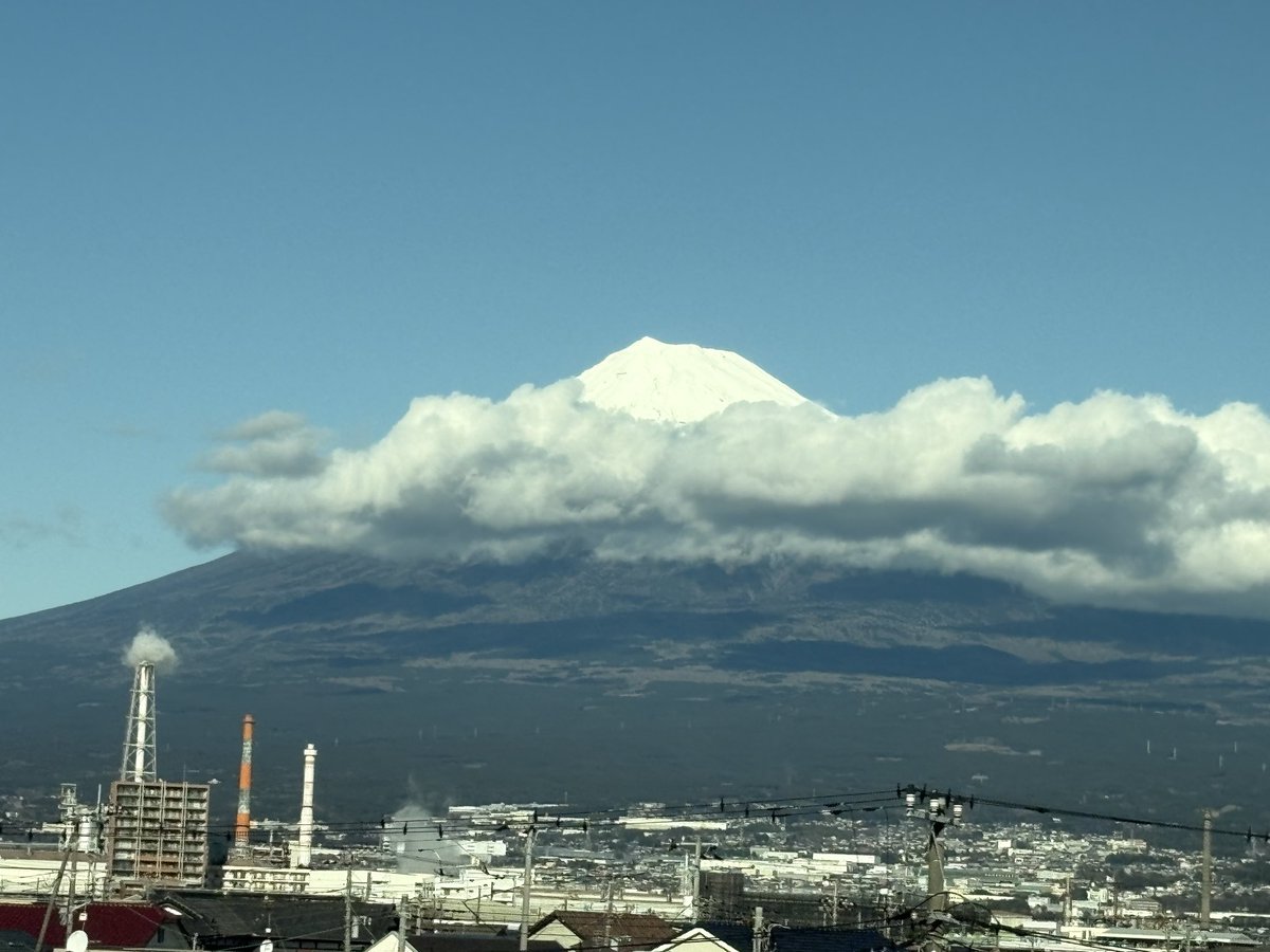 shigefee's tweet photo. 本日の富士山 https://t.co/qHgWcHIdLG