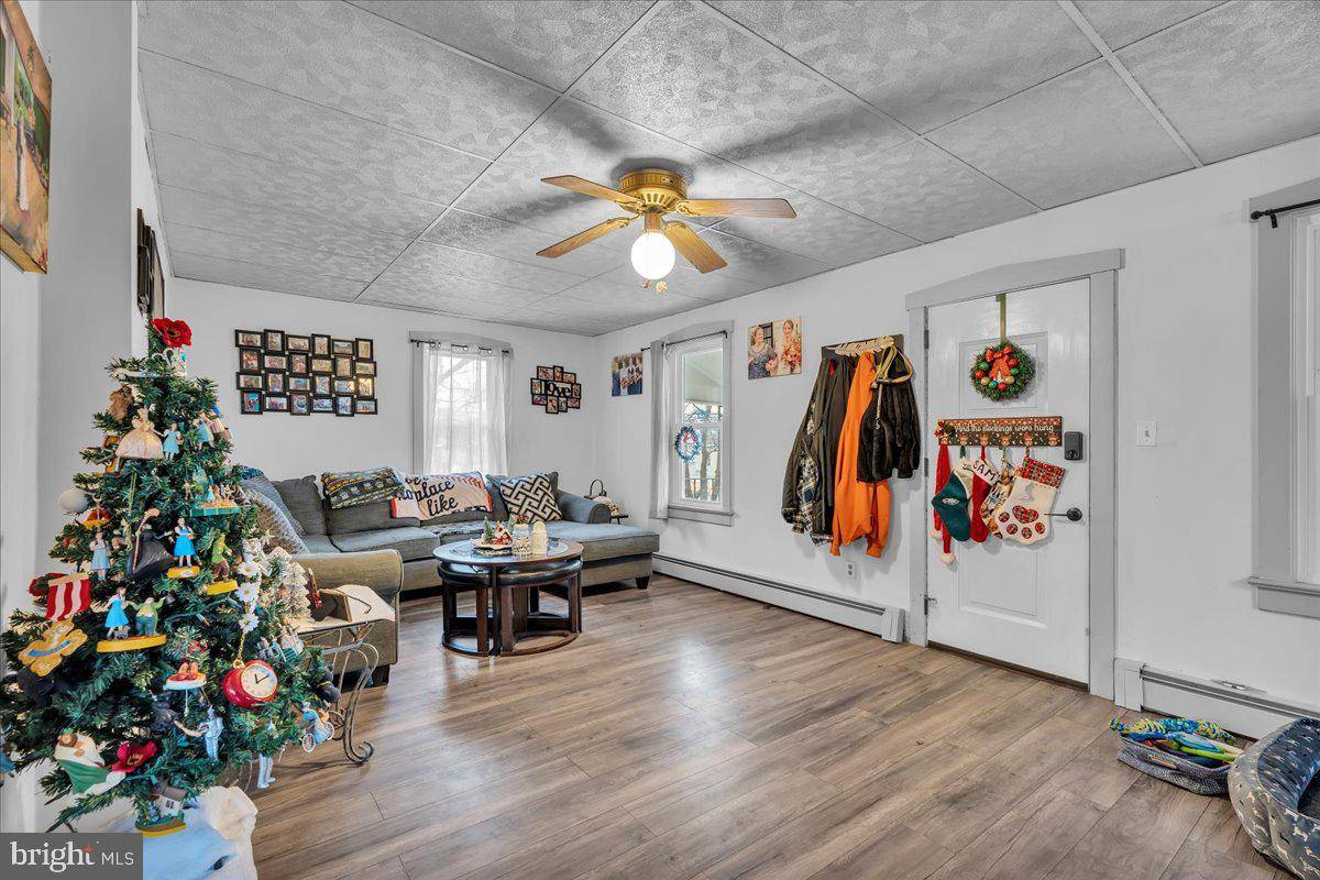 FamousJohnny's tweet image. 304 E LINDEN AVE, Lindenwold, NJ 08021 is now under contract.
See this listing and more on my website: thefamousjohnnygroup.com/d8rdy1lw