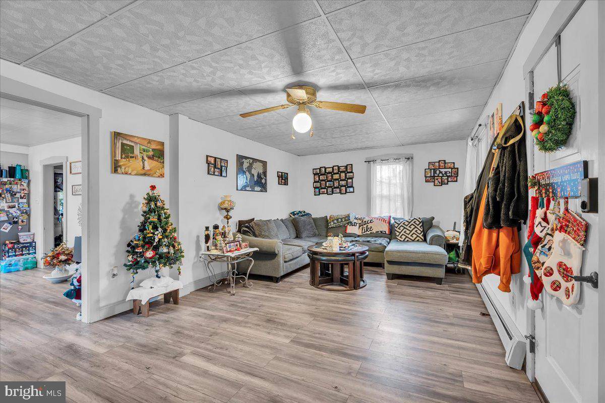 FamousJohnny's tweet image. 304 E LINDEN AVE, Lindenwold, NJ 08021 is now under contract.
See this listing and more on my website: thefamousjohnnygroup.com/d8rdy1lw