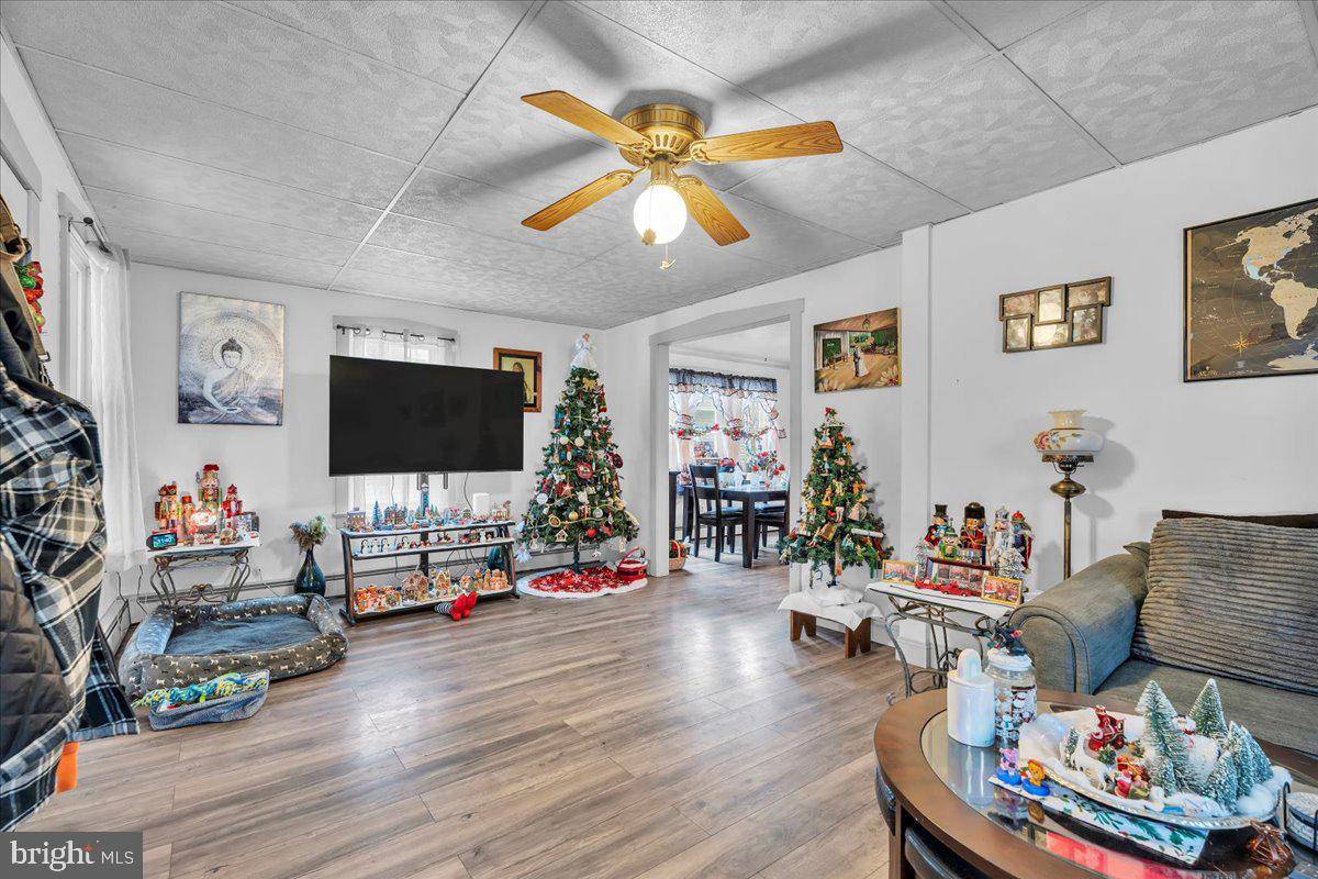 FamousJohnny's tweet image. 304 E LINDEN AVE, Lindenwold, NJ 08021 is now under contract.
See this listing and more on my website: thefamousjohnnygroup.com/d8rdy1lw