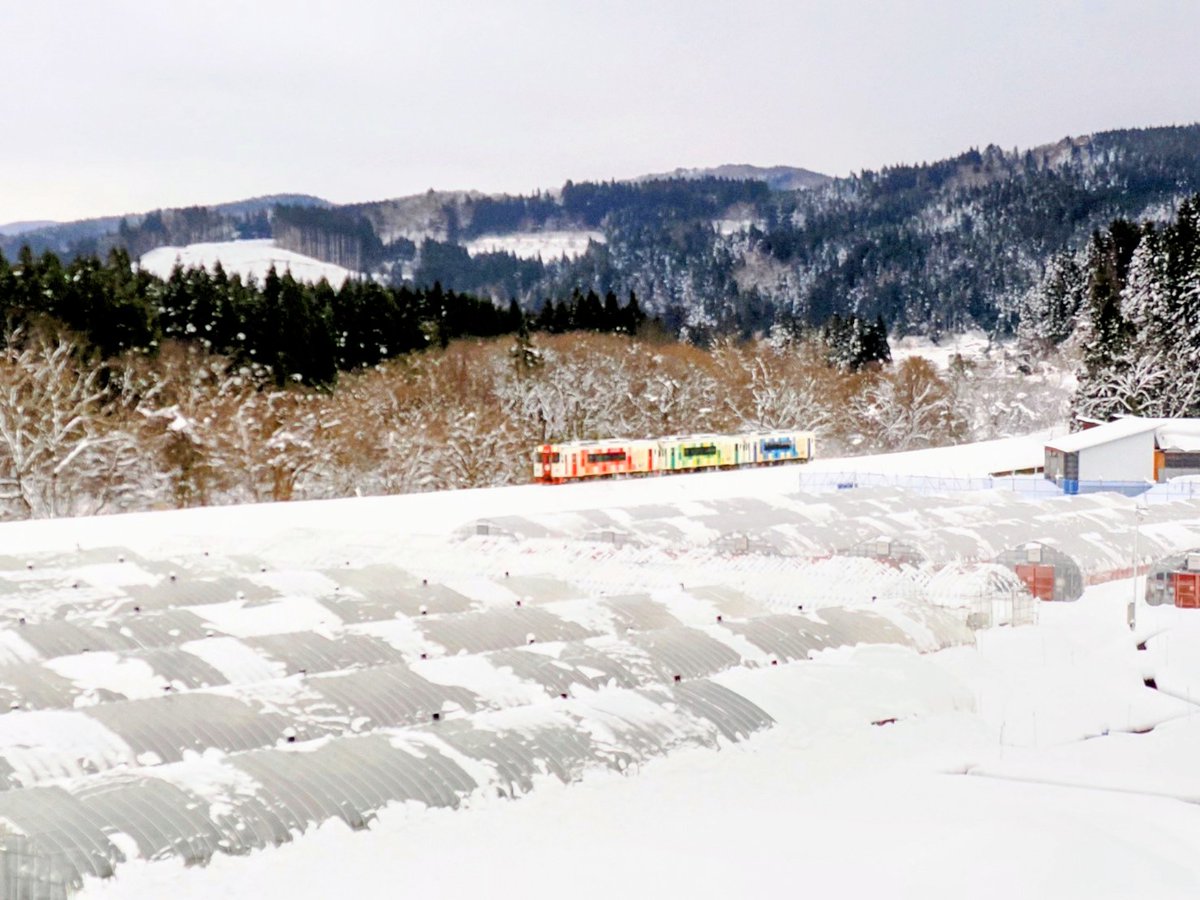 yuri_tetsudou's tweet photo. あけましておめでとうございます🎍旧年中は、由利高原鉄道をご利用・応援いただき、誠にありがとうございました。皆さまの旅や日常に、ほっとする時間と小さなワクワクをお届けできるよう努めてまいります。本年も、どうぞよろしくお願いいたします。
#由利高原鉄道 #秋田 #由利本荘市 https://t.co/tLzxwnwv4G