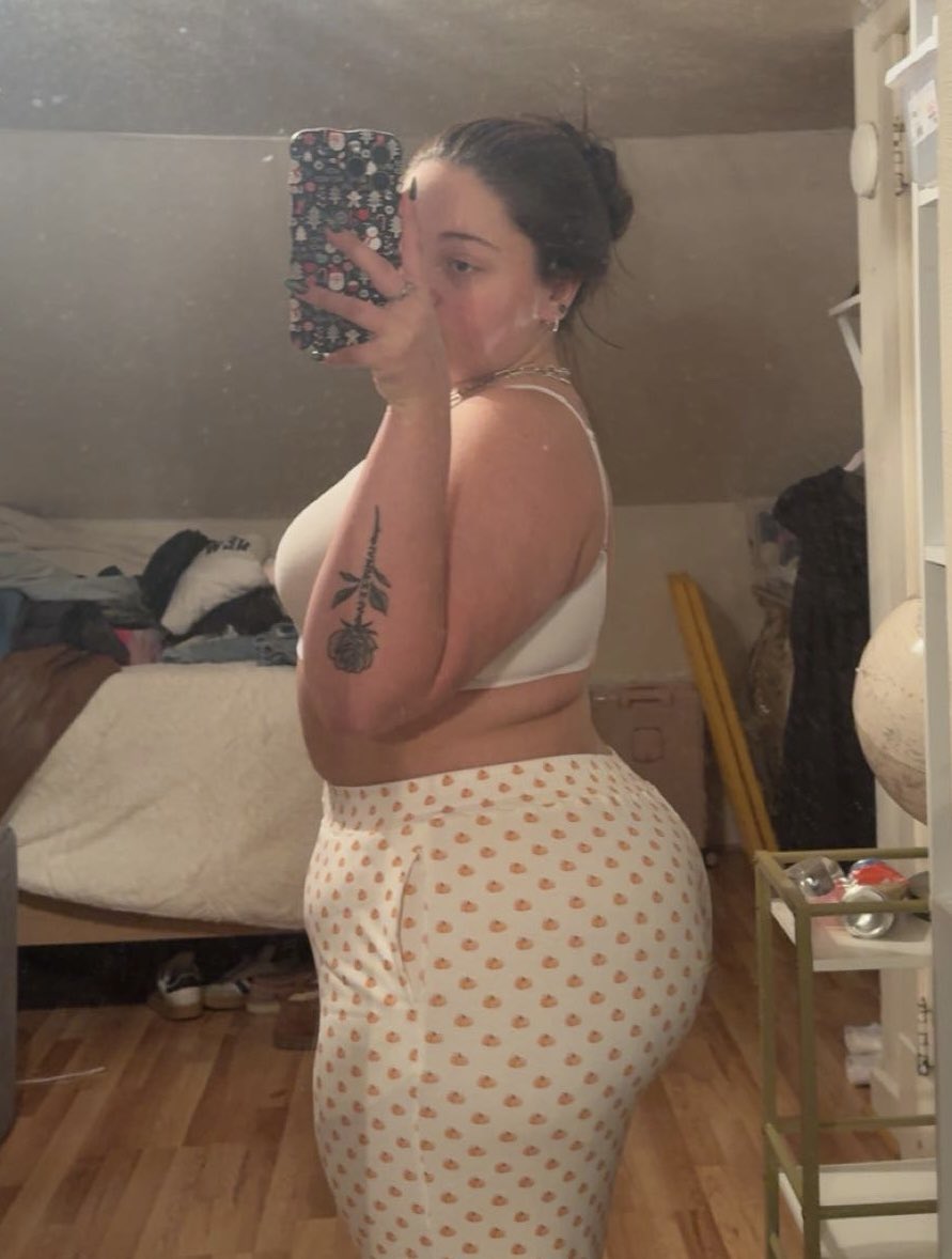 grayebabyyy's tweet photo. y’all see that price drop too right?😩

New year, new access 😌
I dropped my price AND there’s a promo live right now.
Get in before you miss it.

#OnlyFans #OnlyFansPromo #NSFW #NSFWTwitter #SubDom #PayPig #KinkTwitter #OFModel #OFCommunity 

https://t.co/NjaG0XEhCv https://t.co/2jdp49vbf2