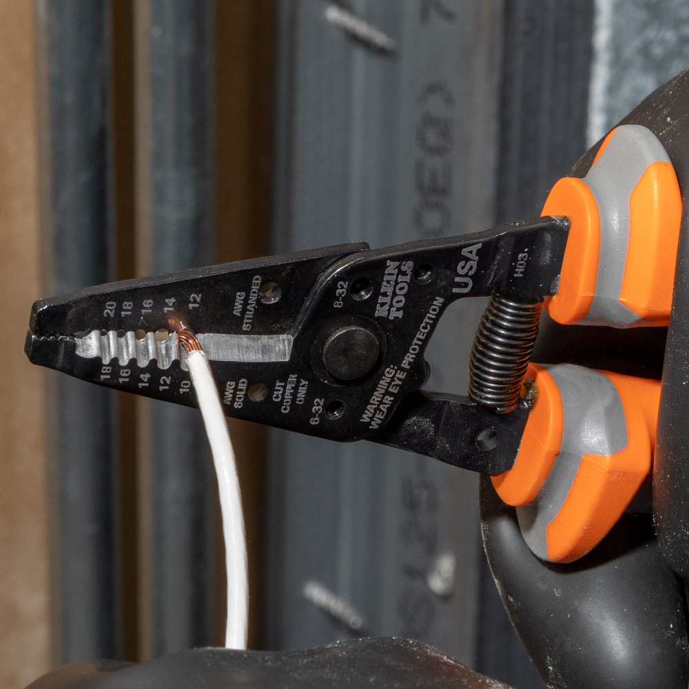 KleinToolsMex's tweet photo. Nuevos Kits Aislados aún más completos ⚡️

Cumplen o superan las normas ASTM F1505 e IEC 60900, resistentes a 1000 Volts:

#herramientas #electricista #KleinTools #mantenimiento #industrial #tools #handtools #probador #tomacorrientes #voltaje #aislado #ASTM #IEC https://t.co/gvSiKsnlP8