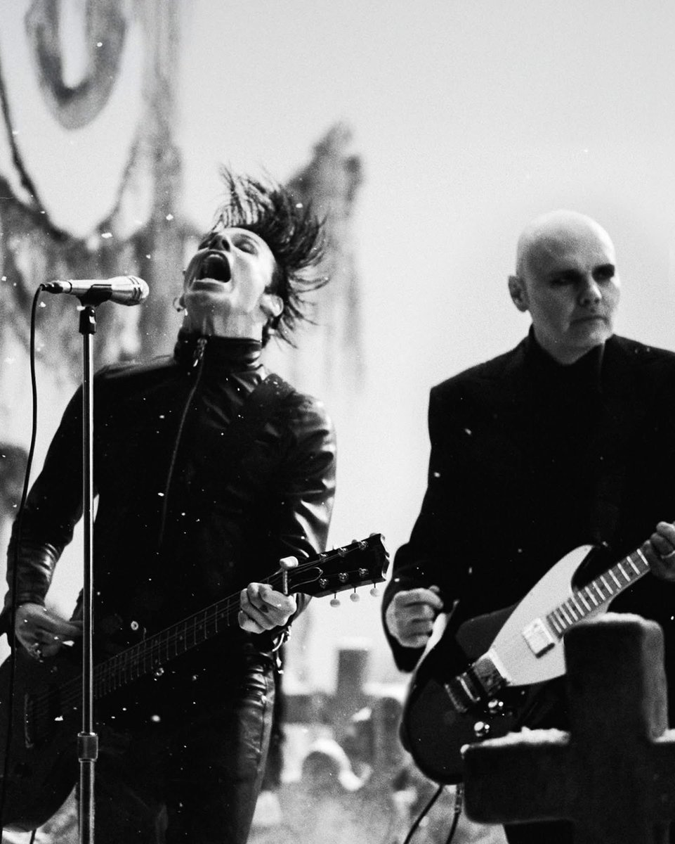 Yungblud anunció una nueva versión de su tema ‘Zombie’ junto a The Smashing Pumpkins y estará disponible en punto de la media noche en todas las plataformas de streaming 🎧