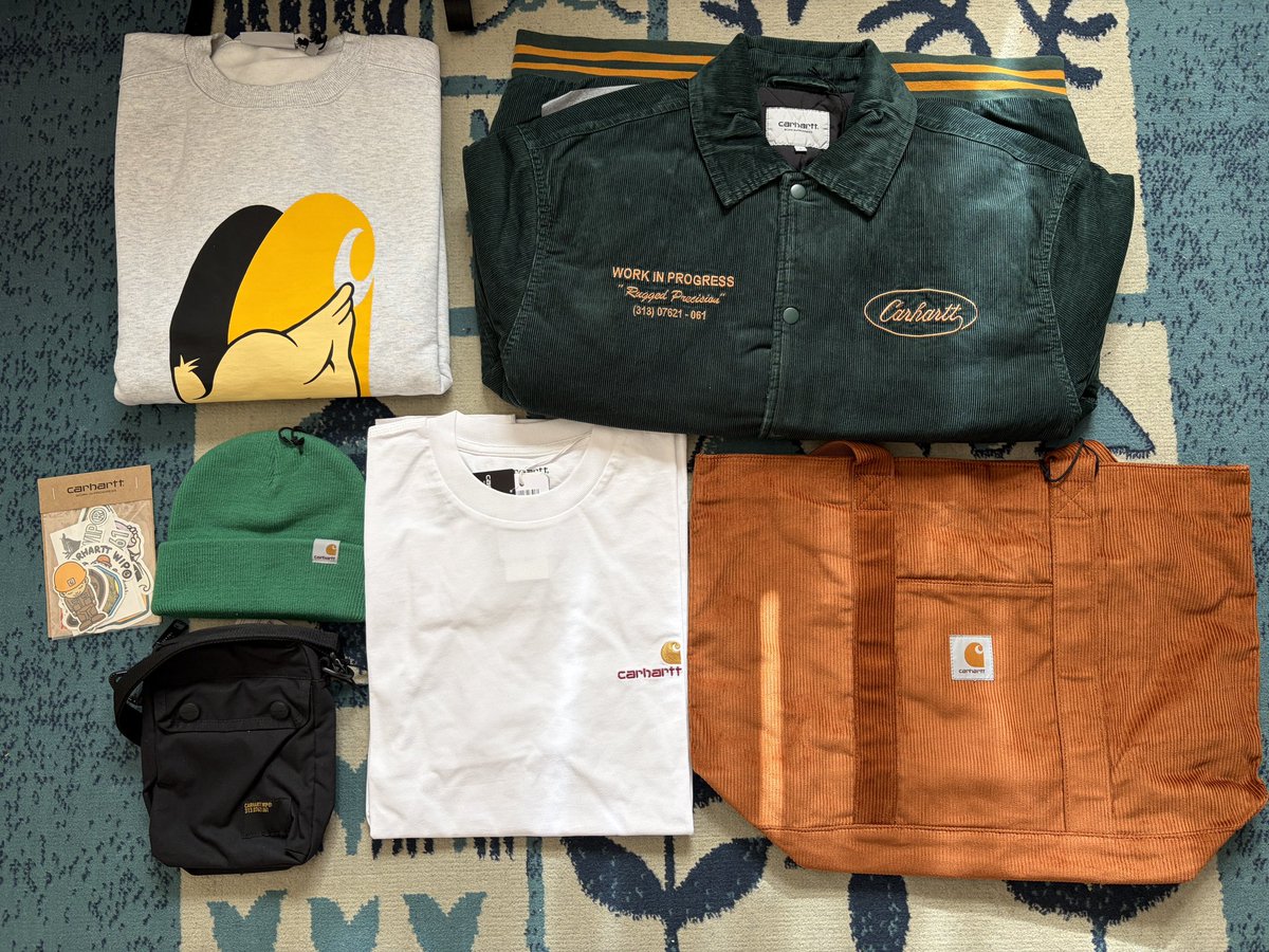 carharttの福袋を買ってみたくて始発で新宿へ。中身も豪華だったし寒い中頑張ってよかった。スウェットが可愛い。