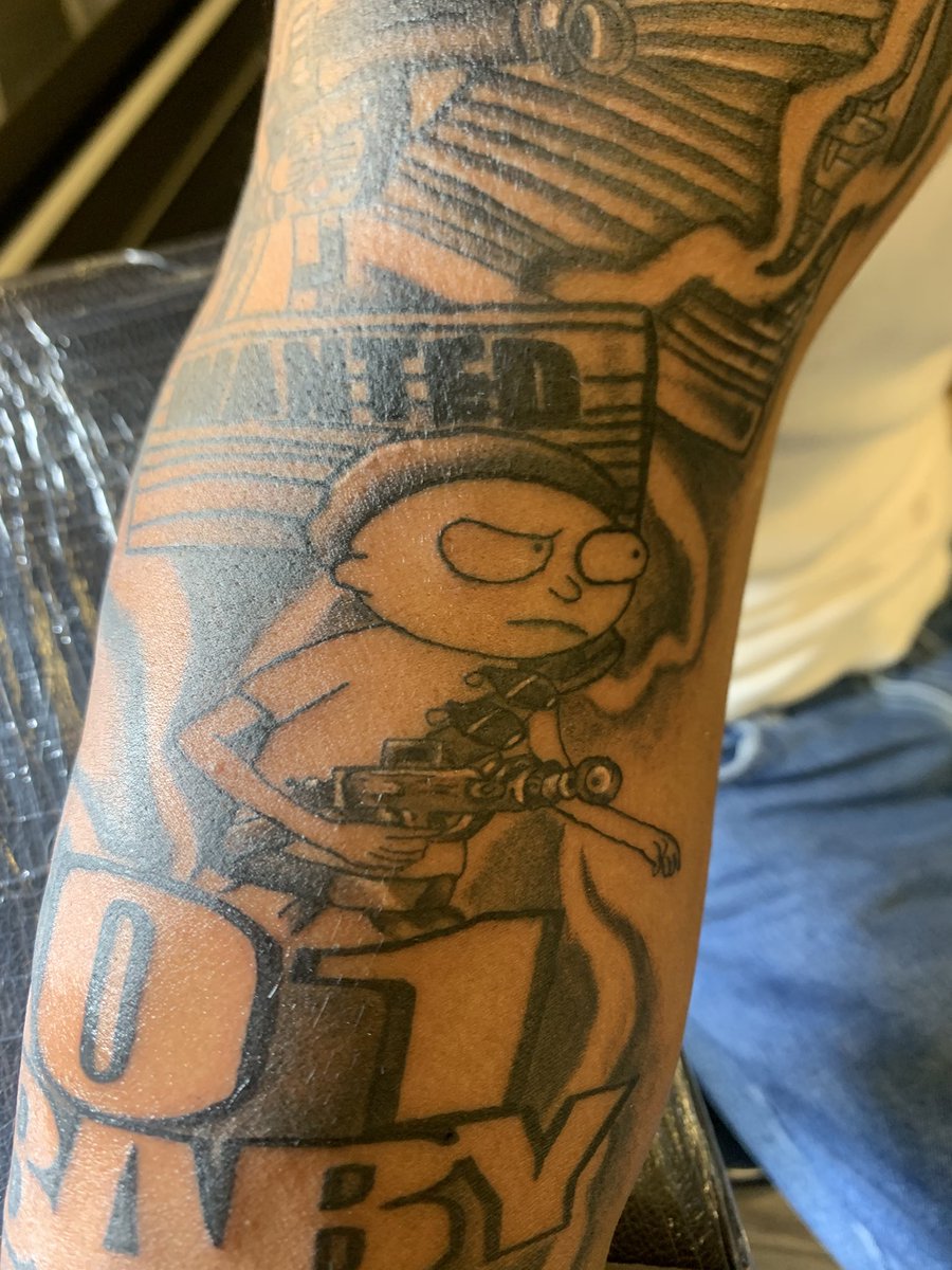 Lg4lSyko's tweet photo. #RickandMorty #tattoo #ink #artist #customdesign https://t.co/YVR8OK4gx6