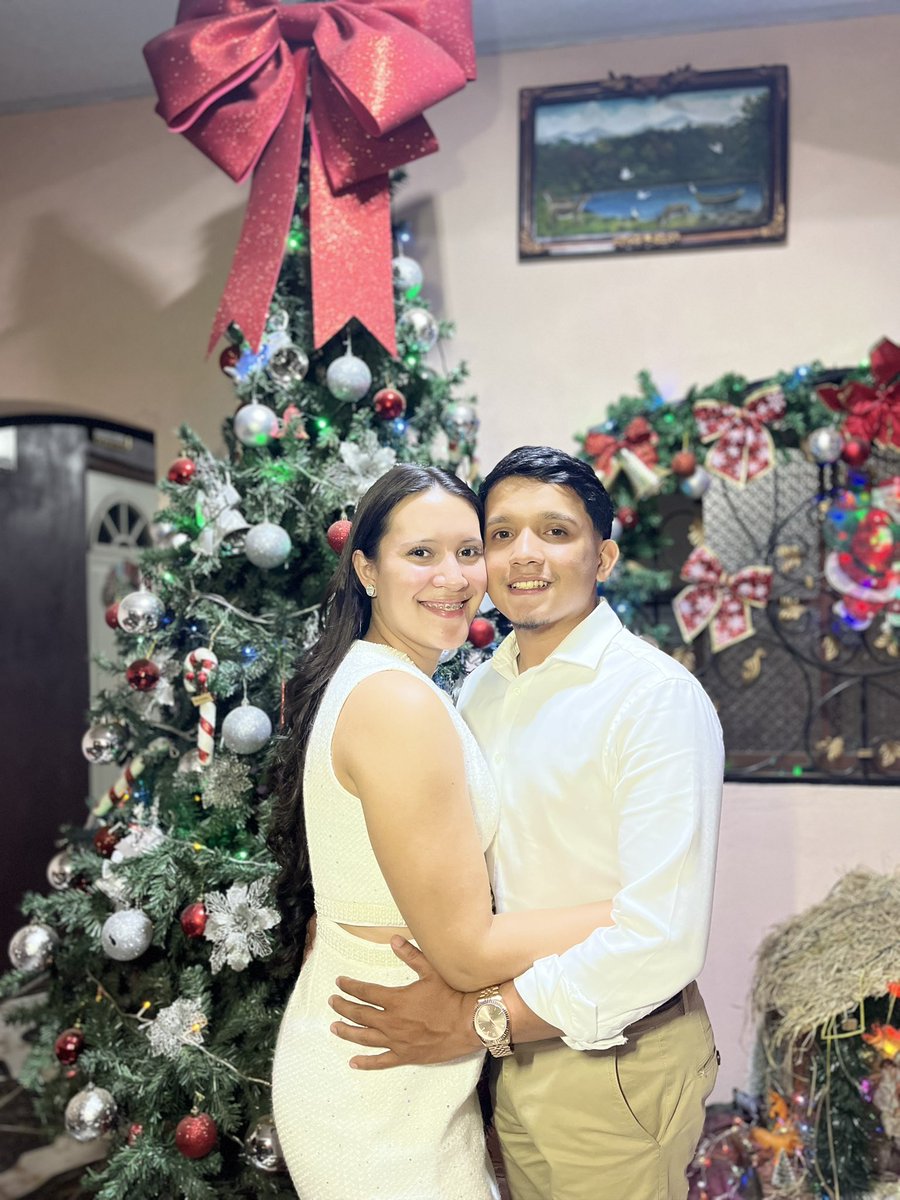 stevenparedes23's tweet photo. HNY ♥️
Por muchos años más a tu lado mi vida ❤️‍🩹 https://t.co/8zWATWeTR8