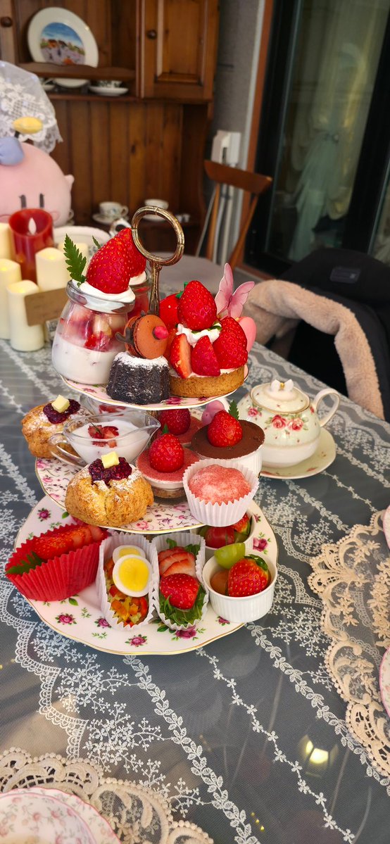 해피뉴이어
대전사람 수부씨 다녀왔어요
딸기 두쫀쿠가 진짜 마싯읍니다
기간한정이라니 가보소서@>----