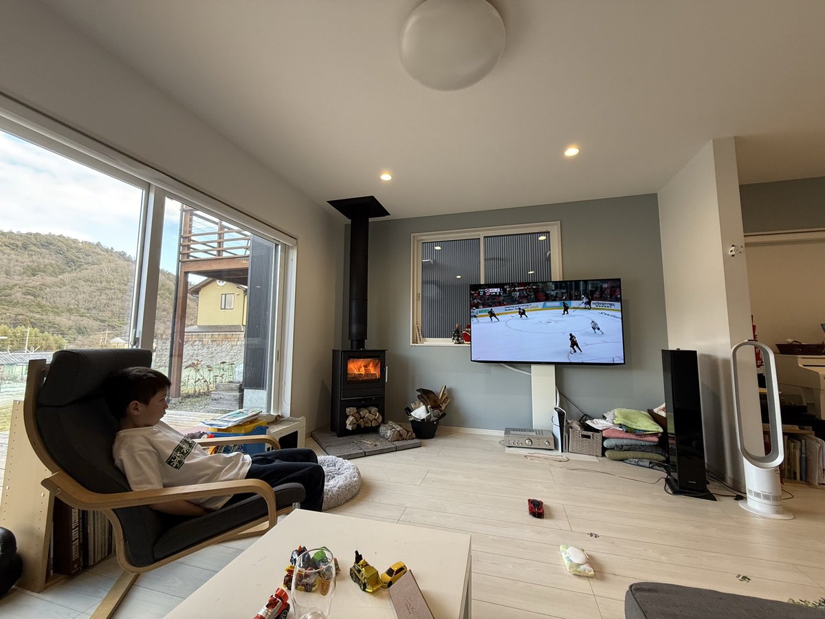 rosscokyoto's tweet photo. Finally got NHL TV, just in time to settle in for the new years holidays. Great to see the #GoHabsGo win today https://t.co/nuFb5LbomU