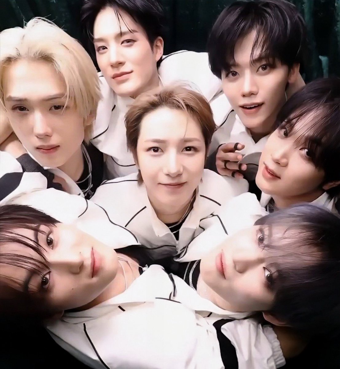 fallinkmm's tweet image. ╭ ◜◝ ͡ ◜◝ ͡ ◜◝  ͡ ◜◝ ╮
no school no work
       just meow meow ❤︎
 ╰ ◟◞ ͜ ◟◞ ͜ ◟◞ ͜ ◟◞ ╯
                  O
                   °.