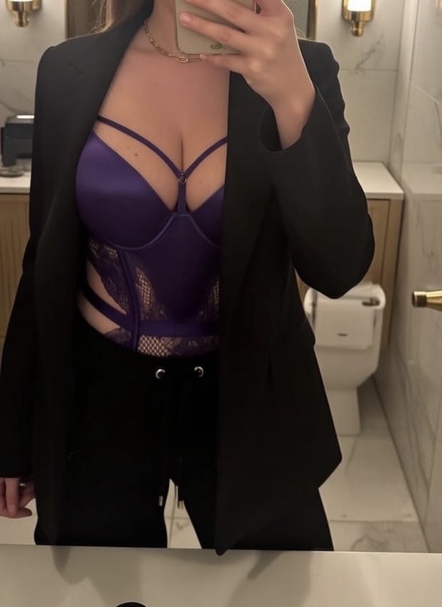 Que tengan un delicioso y sexual 2026 !!! Ojalá este año me llene de v3rg4s 😈😈