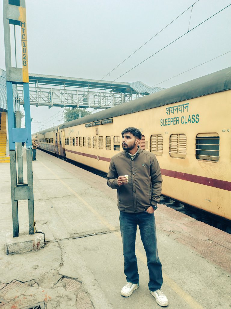 poetry_in_'s tweet photo. चल अकेला तू  रण में,
पर याद रख,
सारथी भगवान है.. https://t.co/mbJNFkS8qz