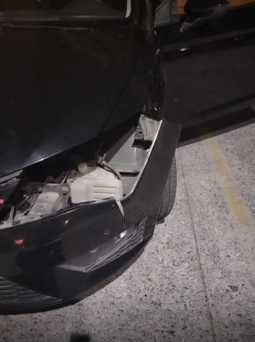mestradar's tweet photo. @Trafico_ZMG Nos robaron los faros en el estacionamiento de #lagranplaza increíble que uno pague por tener su vehículo resguardado y estas cosas pasen. Según nos dicen esta modalidad ya es habitual en la zona #zapopan #delincuencia https://t.co/zEw1sonAG2