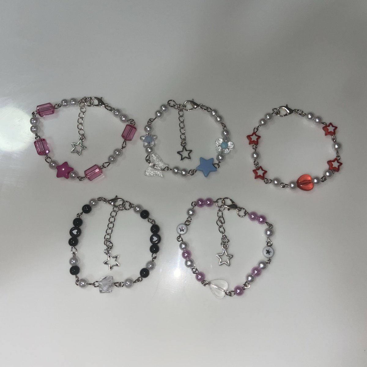 reesolkive's tweet image. hello! would anyone be interested in buying handmade bracelets? 🥹 here are some of my works! I do customized bracelets as well 🤍

#bns #buynsell #svt #blackpink #bts