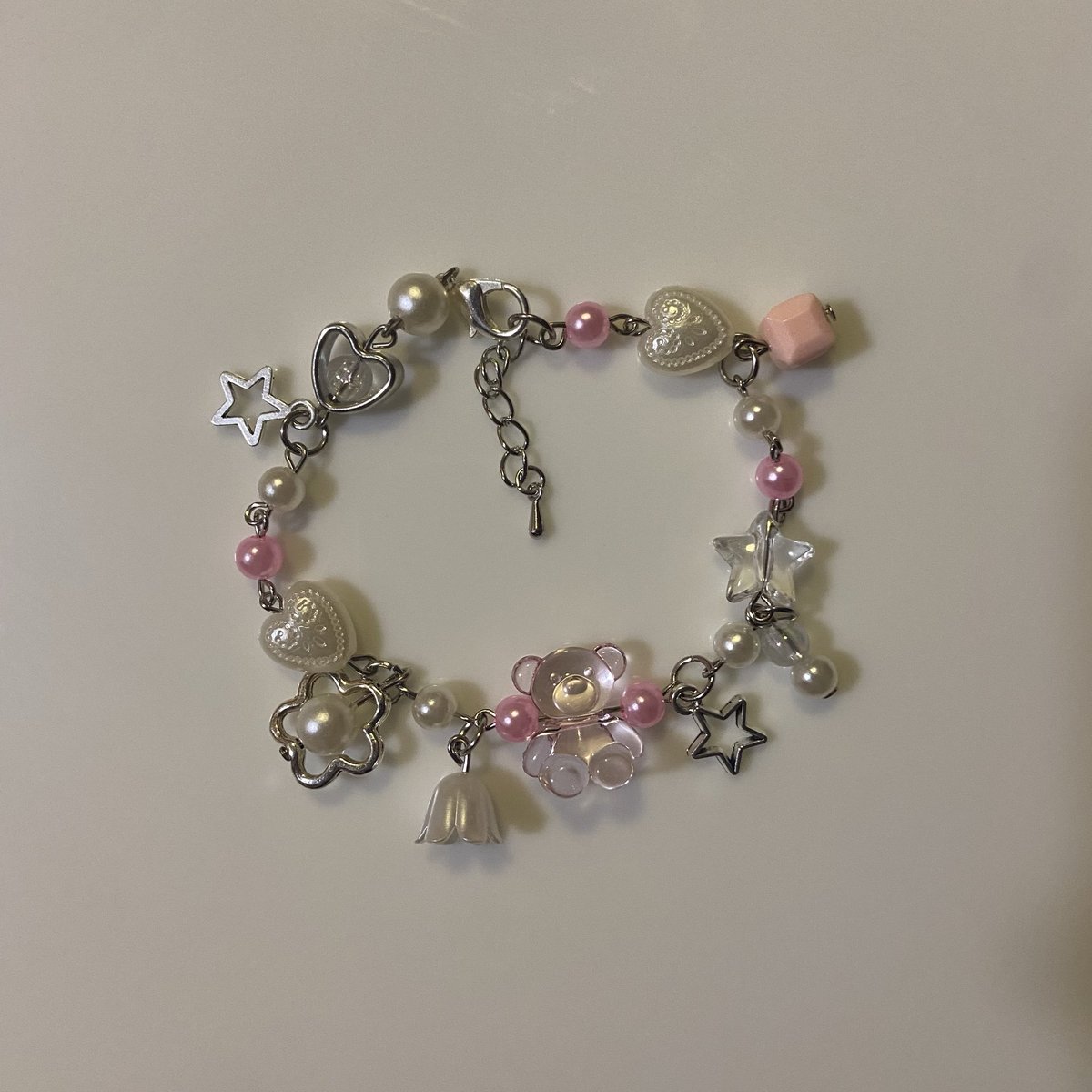 reesolkive's tweet image. hello! would anyone be interested in buying handmade bracelets? 🥹 here are some of my works! I do customized bracelets as well 🤍

#bns #buynsell #svt #blackpink #bts