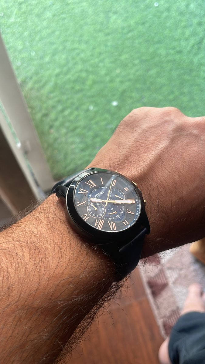 deepakdubey0201's tweet photo. I was using Apple smart watch earlier. However, switched to  traditional watch from this year. I always used to forget charging them :-(
Is it only me or people are really moving back from smart watches to traditional watches for convenience? Do tell your thoughts. https://t.co/hf0ODJOR15