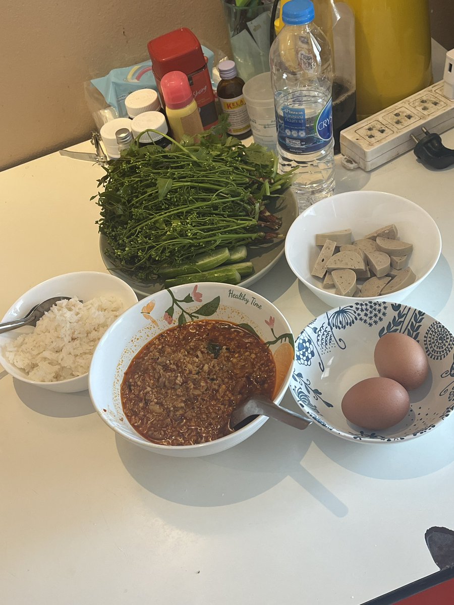 มากินข้าวจ้าได้สะเดามาจากบ้านกินกับน้ำพริกหมู