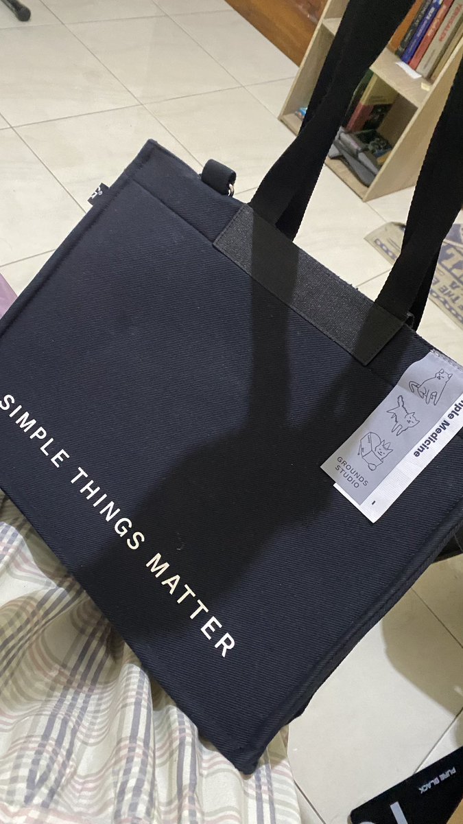 halfpha's tweet image. Wts Catto Tote Bag Medium Grounds Studio
Pembelian okt 2025
Masih baru jarang bgt dipake
Masih lengkap sm zipper bagnya juga (packagingnya)

265k