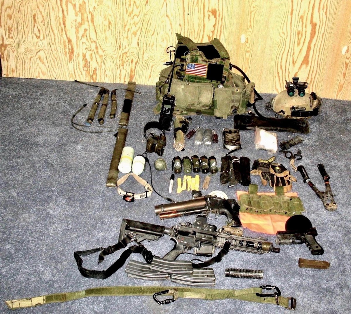 DocStrangelove2's tweet image. Delta Force member gear layout