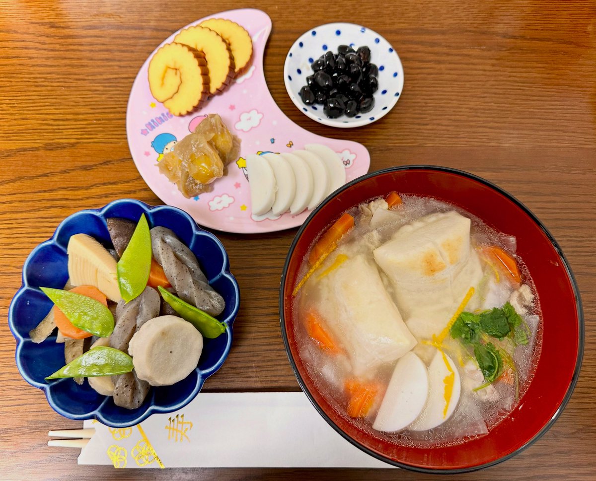 食器に統一感なくて(こだわりない)一人暮らしなのになんか実家みあるな😂