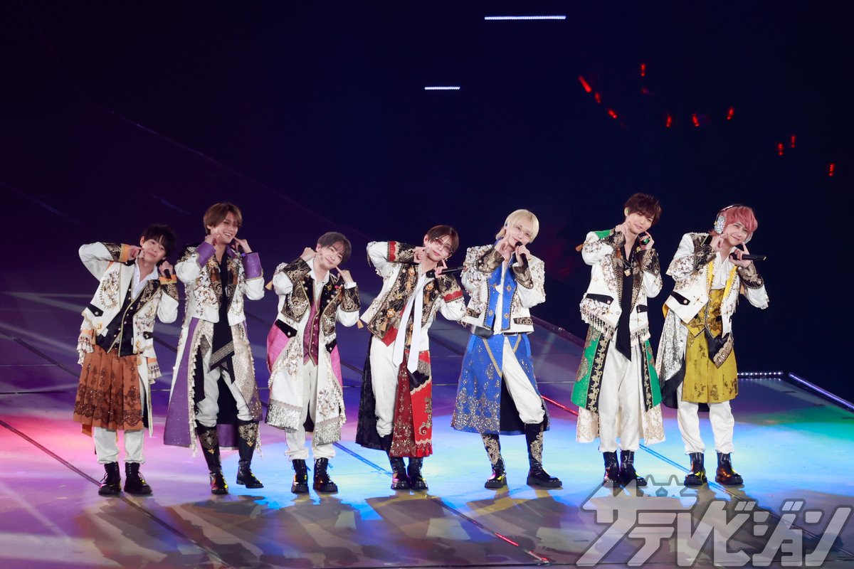 Hey! Say! JUMP、幻想的な演出と 笑顔あふれるパフォーマンスで2026年