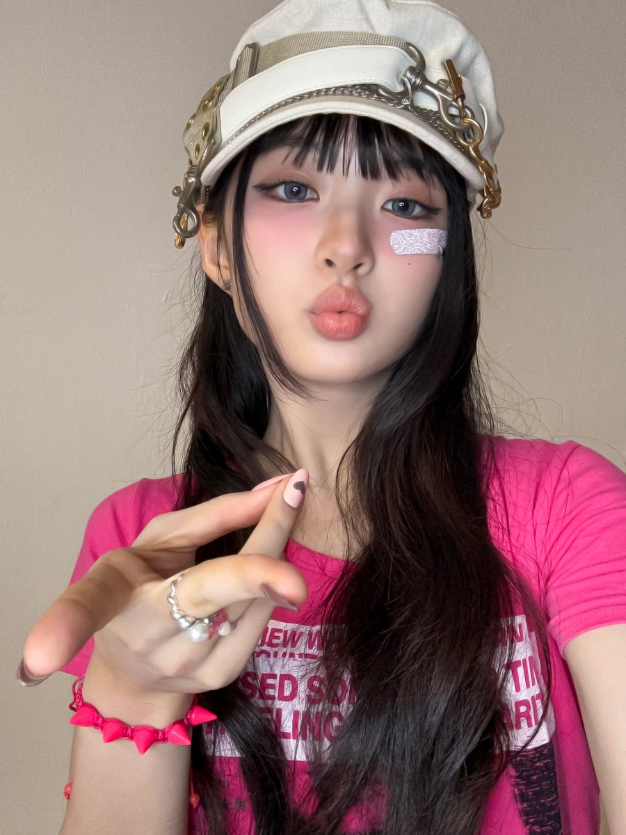 uberfraiu's tweet image. ㅤ 
             ꒰ #moiCHÉRII ꒱ 
ᰔᩚ 𝐹𝑟𝑜𝑚 𝑡ℎ𝑒 𝐸𝑡ℎ𝑒𝑟𝑒𝑎𝑙 𝗗𝗘𝗟𝗟𝗔 🫧
hepi niwyir evriwan~
 ㅤ