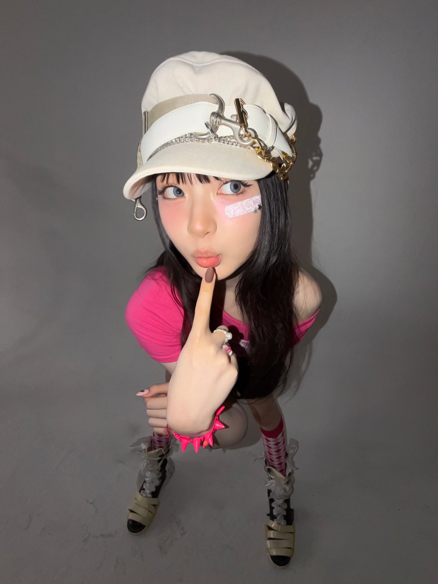 uberfraiu's tweet image. ㅤ 
             ꒰ #moiCHÉRII ꒱ 
ᰔᩚ 𝐹𝑟𝑜𝑚 𝑡ℎ𝑒 𝐸𝑡ℎ𝑒𝑟𝑒𝑎𝑙 𝗗𝗘𝗟𝗟𝗔 🫧
hepi niwyir evriwan~
 ㅤ