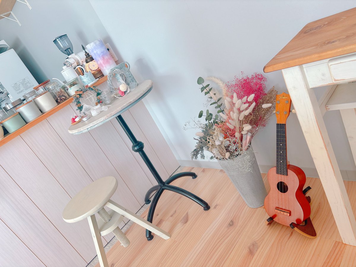 kurarara_u's tweet photo. しろたんと「コーヒーとお菓子Couleur」☕️⊂(=・ω・=)⊃🧁その1

#しろたん #コーヒーとお菓子Couleur #Couleur https://t.co/az9uuZAUQy