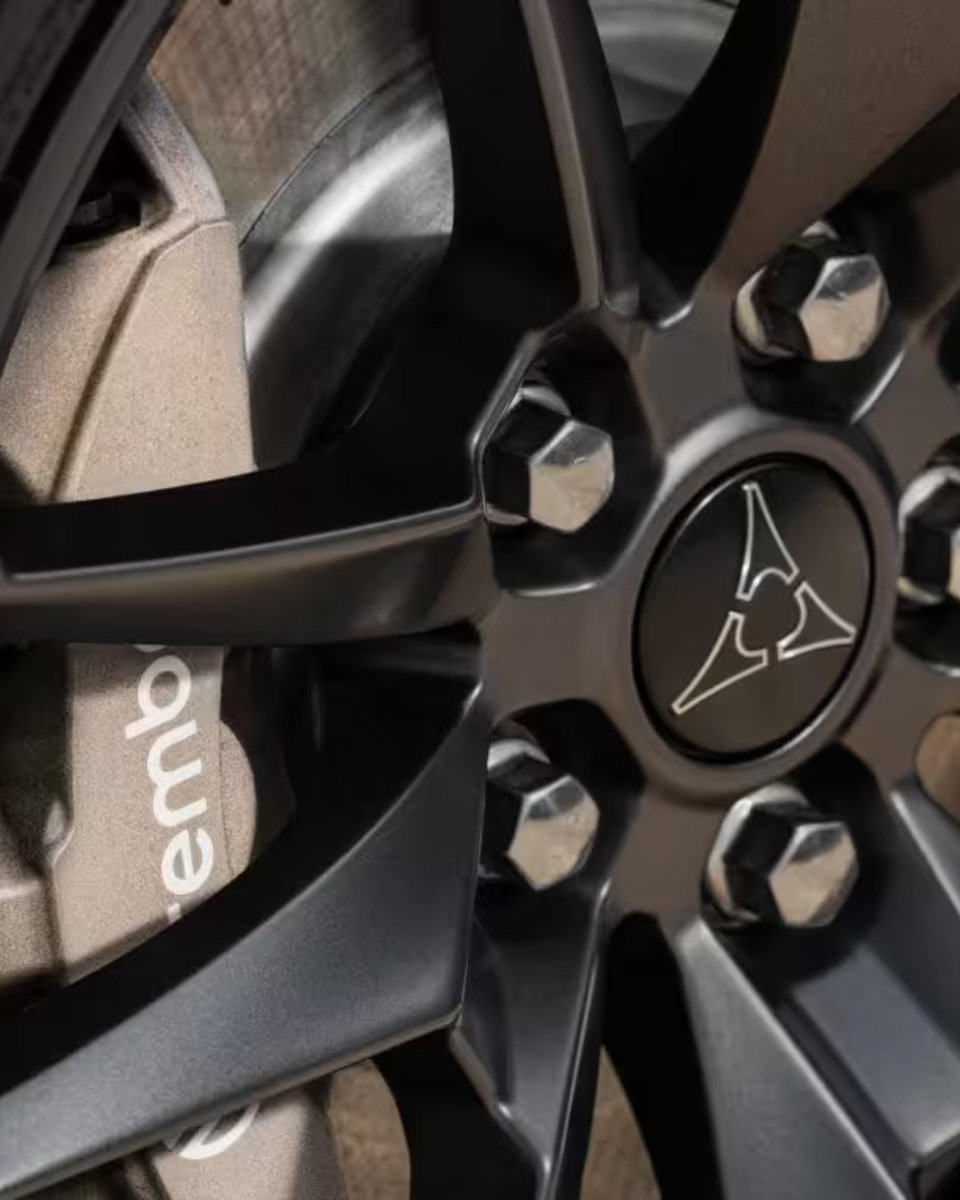 BLAutoGroup's tweet image. Muscle reborn — the 2026 Charger commands attention and performance in every turn. 🔥 Which view are you into: fierce from the front or raw power under the hood?