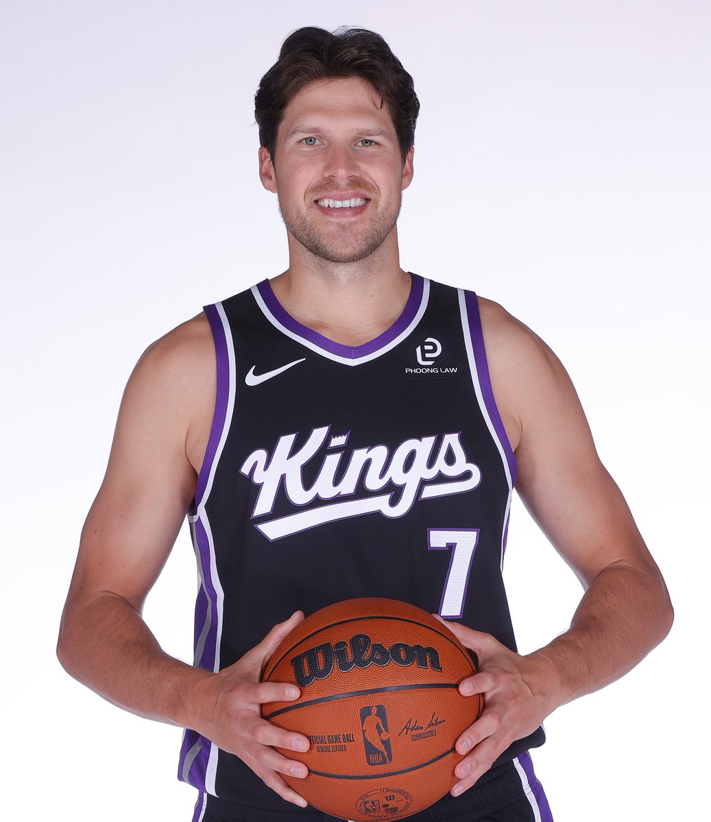 Join us in wishing Doug McDermott of the @SacramentoKings a HAPPY 34th BIRTHDAY!