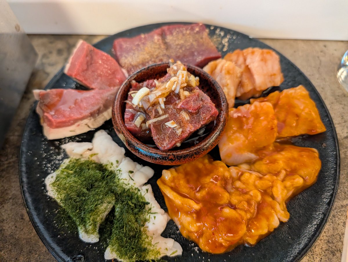 新年は焼肉八そらさんで！
ホルモン美味かったー。レバーは勿論トロハツが絶品でした。また来ます