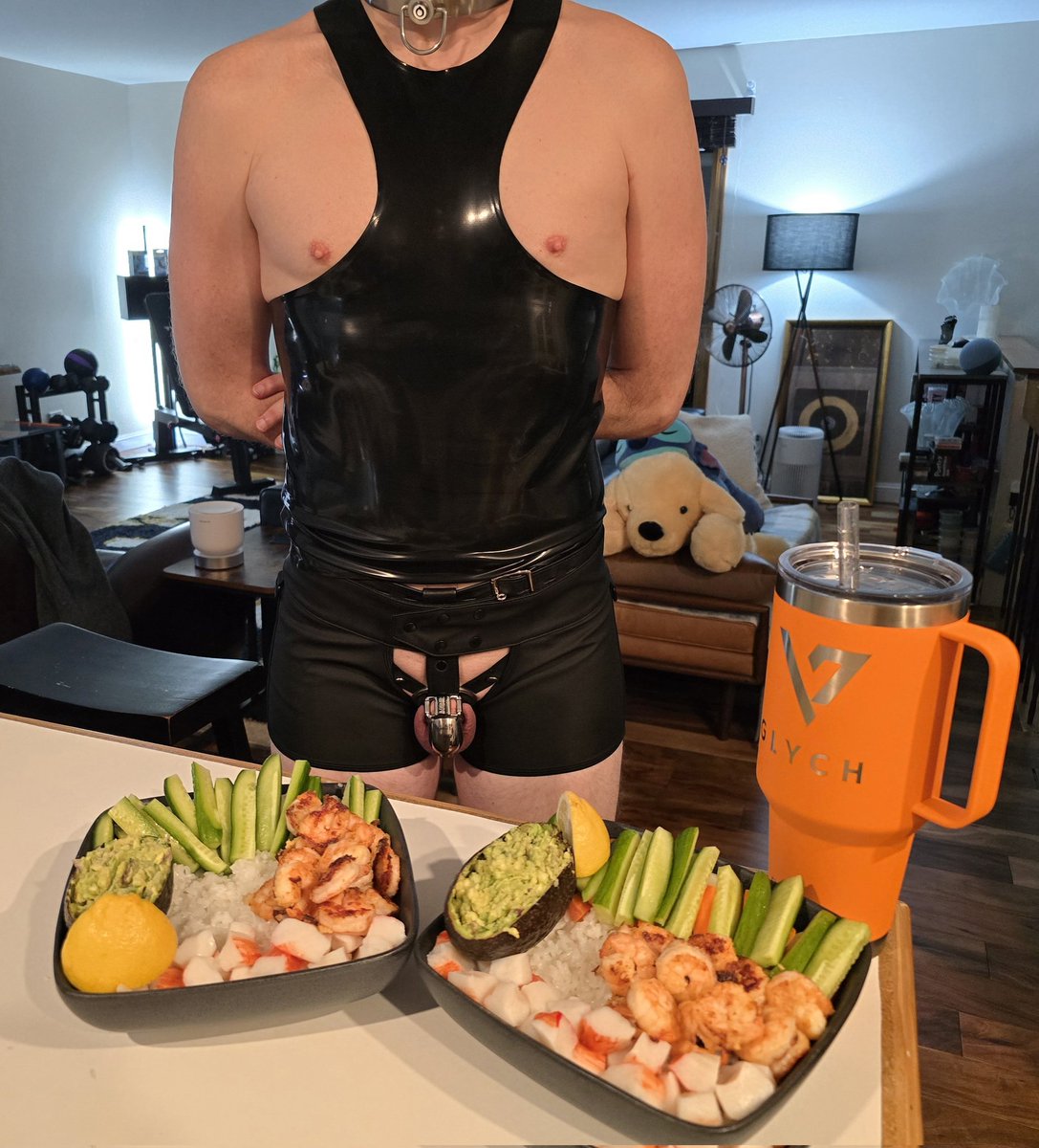 HouseofCrucio's tweet photo. Happy New Year!

slave's(@pupfetch1) break between Cody (L) and Cody (XL 😈) included a very stimulating Tail Raiser plug and a delicious Poke bowl with homemade guacamole. 🤤
Trying to ignore the 🌨️ ❄️ outside. https://t.co/Tlli8PAWYL