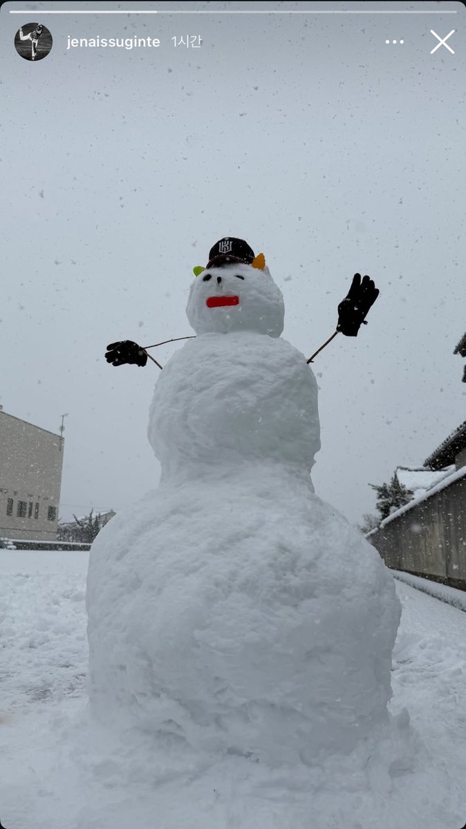 코우키 이 친구 케이티오는거 얼마나신낫는지 감도 안잡힘
같이 찍는 사람마다 위즈 로고 박힌 모자 쓰고 있음
(근데이제눈사람도사람으로치나?암튼)