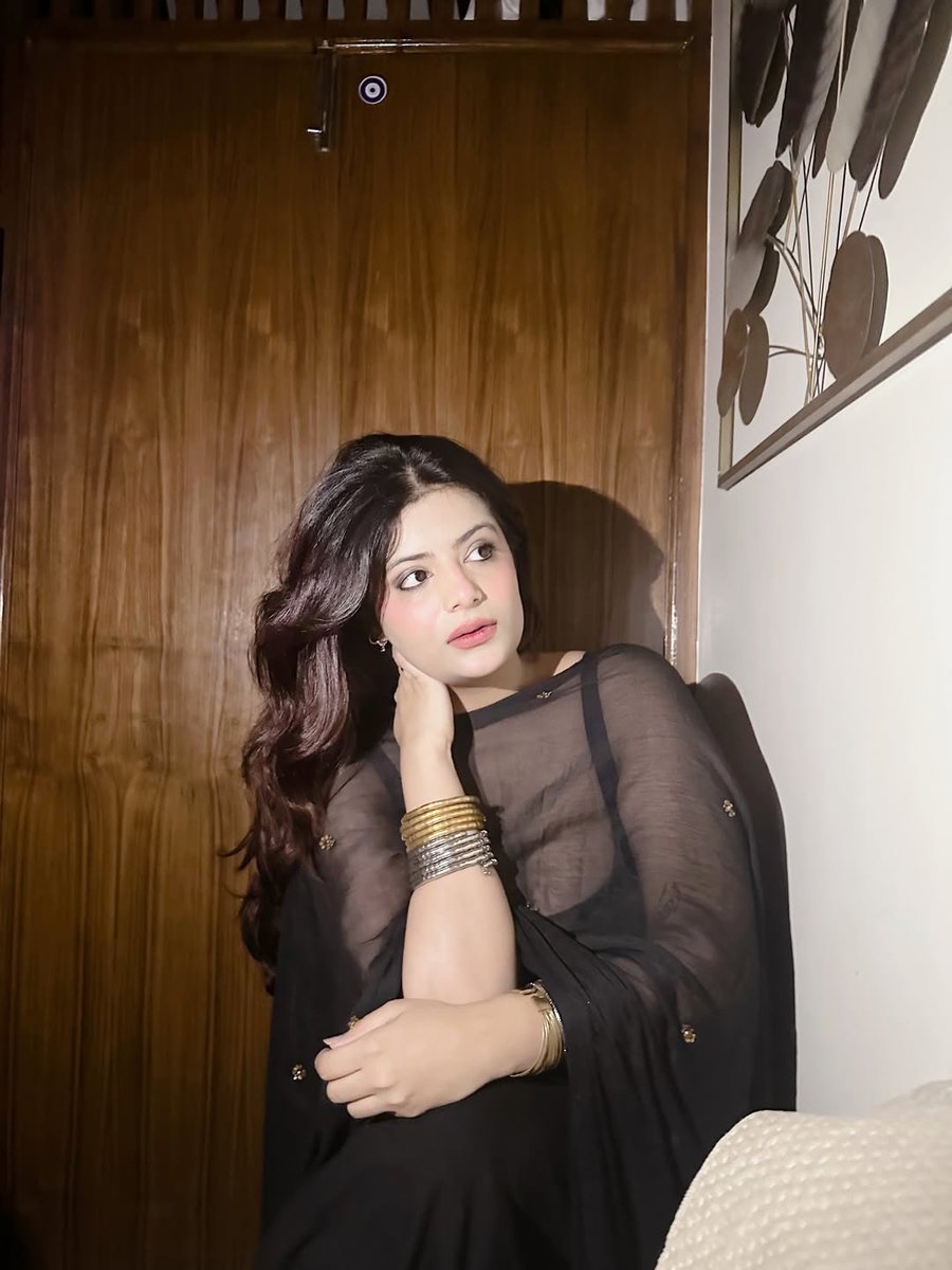 Third day of 2026. Black suit kinda energy✨🖤