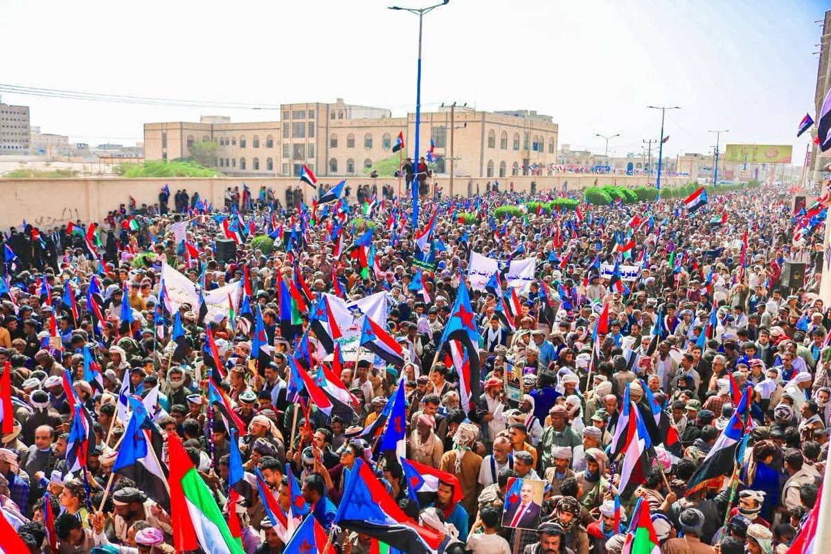 <a href="/shaaee_ee/">شاعي المرزوقي</a> وهذول ما تشوفهم ههه ارقد اي غبى