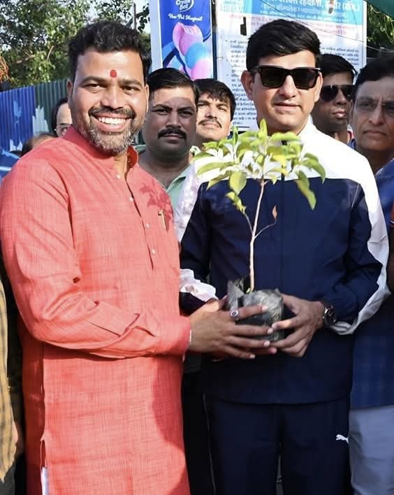 देश के सबसे स्वच्छ शहर इंदौर के प्रथम नागरिक,
महापौर श्री पुष्यमित्र भार्गव जी
को जन्मदिन की अनंत शुभकामनाएं 🎉 
#पुष्यमित्रभार्गव <a href="/advpushyamitra/">Pushyamitra Bhargav</a>