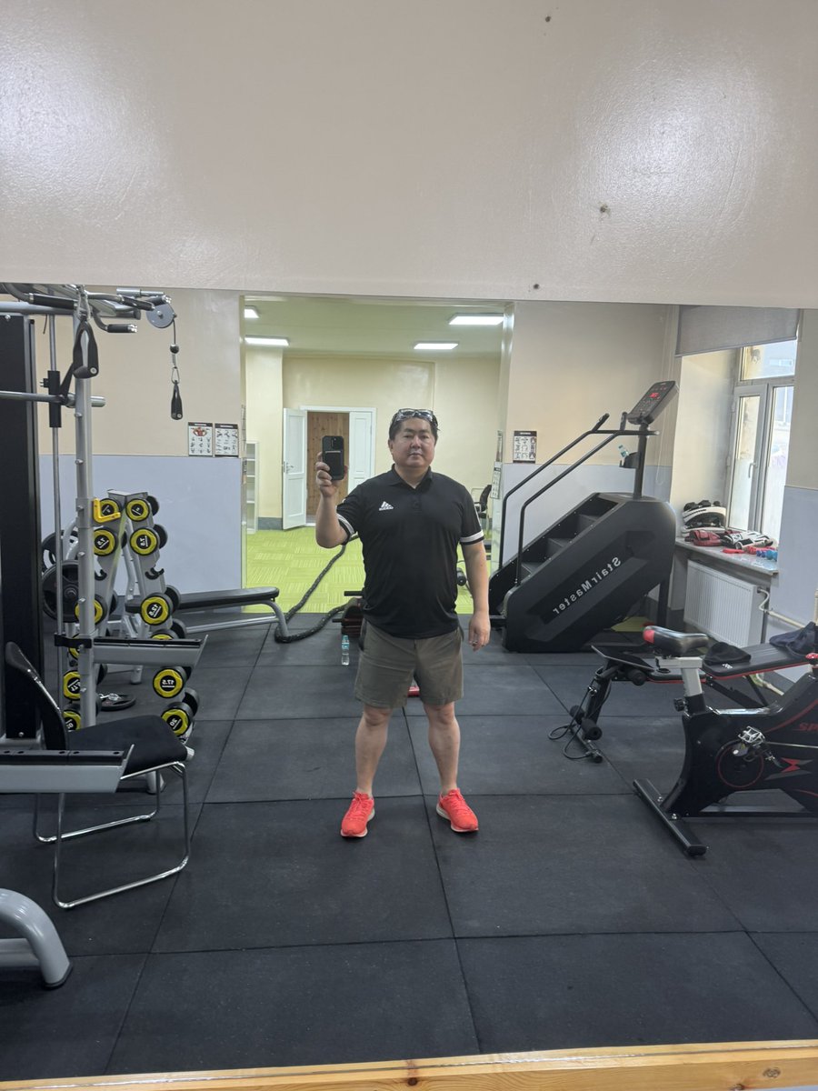 2025 оноо ямар ч бсан давсан. Хүндхэн жил байлаа. Шалдаа бууна гэдгийг л үзлээ 🫣 Харин 2026 оноо гоё эхлүүлнээ 🤩🤩🤩 Хувь хүнийхээ хувьд ч, бизнес аж ахуйн хувьд ч хөгжил дэвшлээр дүүрэн жил болгохыг зорьноо 💪💪💪 

50 хүрэхээсээ өмнө 6 pack-тай болж та бүгдийгээ гийгүүлье дээ