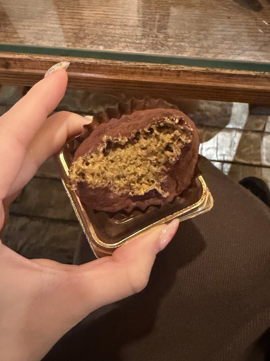 두쫀쿠들고 명동 코인 다녀옴 🏃‍♀️