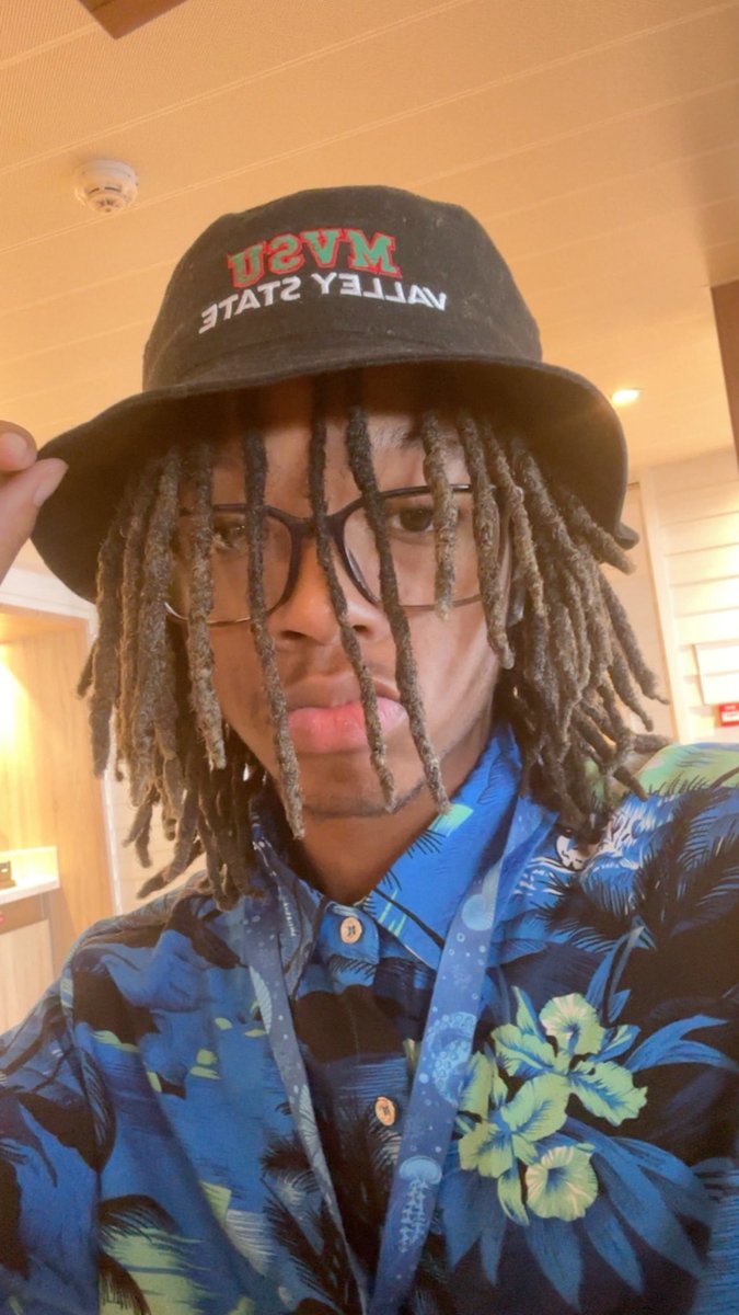 706KjKy's tweet photo. And that’s a wrap on that year 😩. 2026 🥲please bring some closure to some stuff 🫶🏾… https://t.co/NG0SC8vfkM
