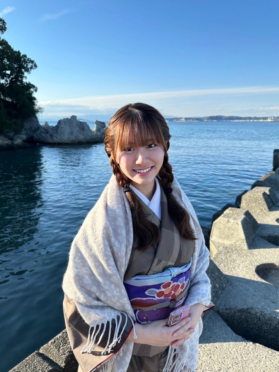 chippychippyC's tweet photo. あけましておめでとうございます⛩
高校生になってすっかり生活が変わり、今は軽音部と茶道部で楽しんでいます🎶
お勉強もまぁまぁ大変で笑
歌とダンスのレッスンはなんとか続けているので、またミュージカルにも出る機会があると良いな🎶
写真は昨日、祖母に着物を着せてもらい初詣した時の物です♪ https://t.co/ASlIBTyvGj