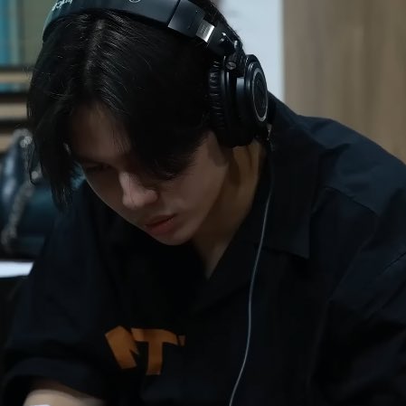 jusrdt's tweet image. เขาคงไม่เท่าไหร่ ไม่งั้นเธอคงไม่โทรมา