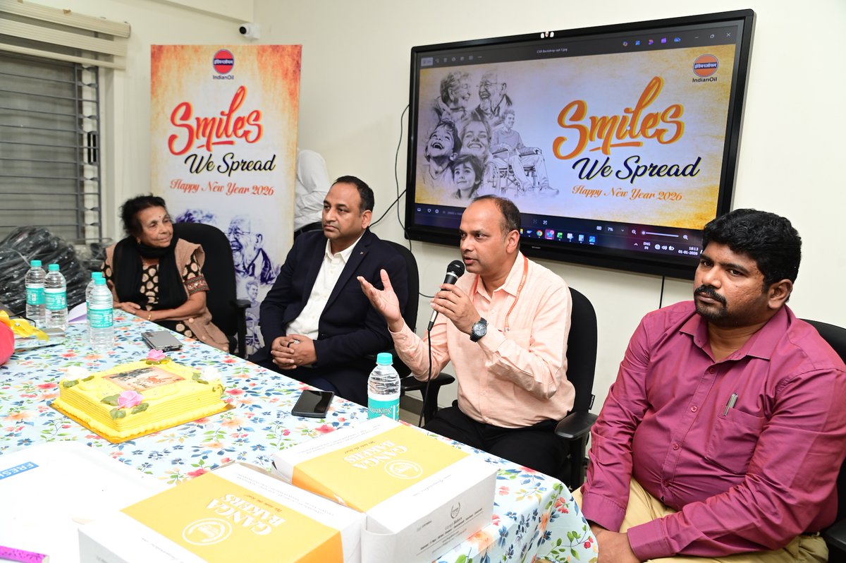 #Smiles We Spread, as a gesture, IndianOil Karnataka team celebrated the #NewYear2026  with Samarthanam Trust for the Disabled, Bengaluru by handing over school bags, bed sheets &amp; cake-cutting ceremony followed by dinner.#SpreadingSmiles #NewYear2026