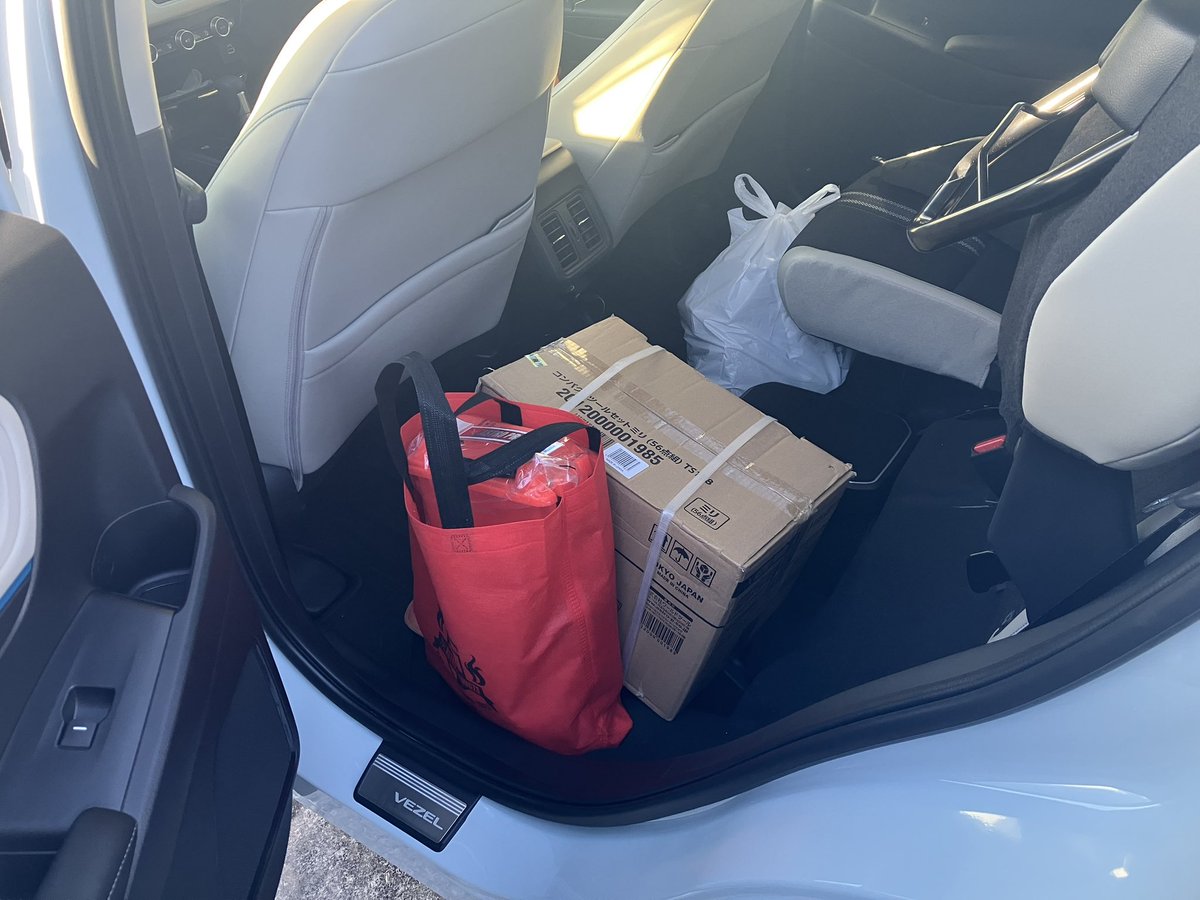 PSO2_xion10's tweet image. 暇だからお出かけしたらアストロで福袋買ってしまった(  ◜𖥦◝  )ﾆﾁｬｱ
そして暇つぶしにセールしてたFF10、FF7のリメイクをポチってた(確信犯)